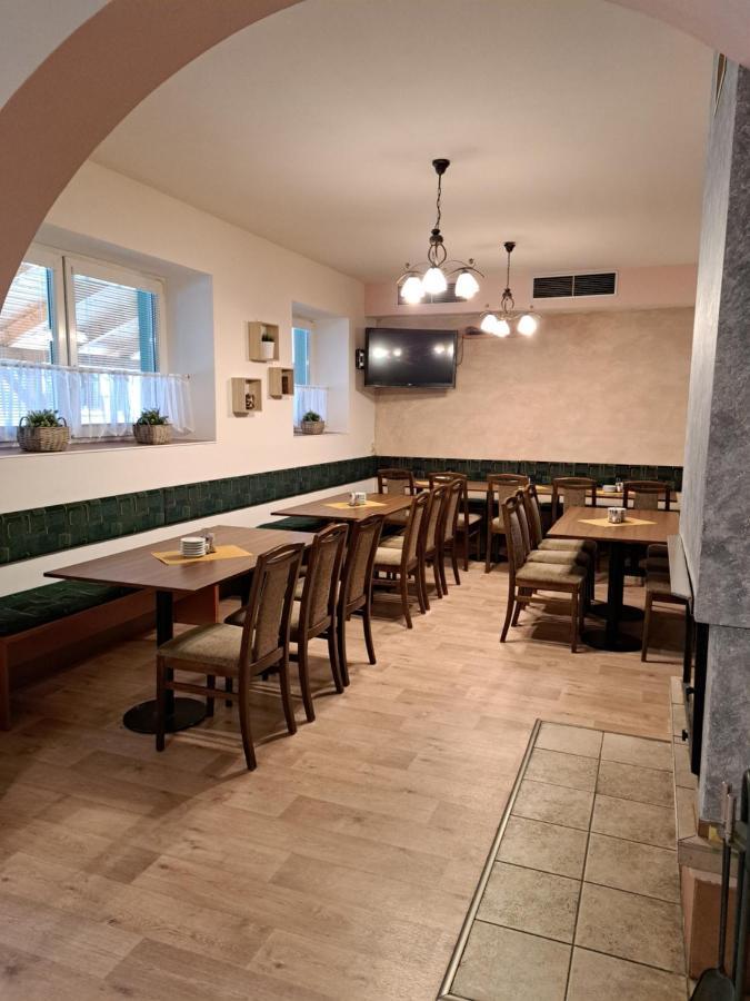 Penzion A Pizzerie Na Zalozne Kobylí Exterior foto