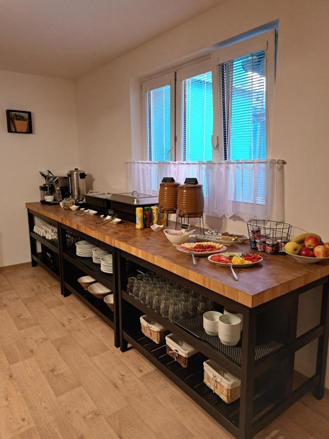 Penzion A Pizzerie Na Zalozne Kobylí Exterior foto