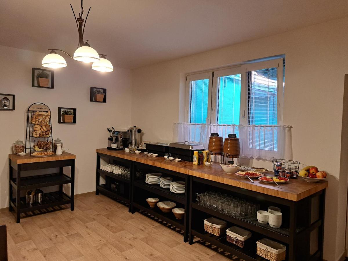 Penzion A Pizzerie Na Zalozne Kobylí Exterior foto